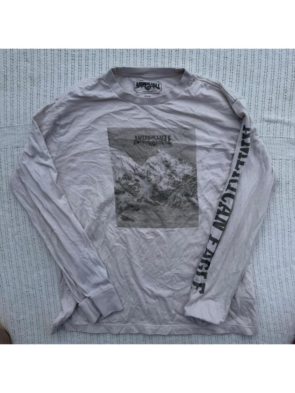 American Eagle Long Sleeve Graphic T-Shirt Medium